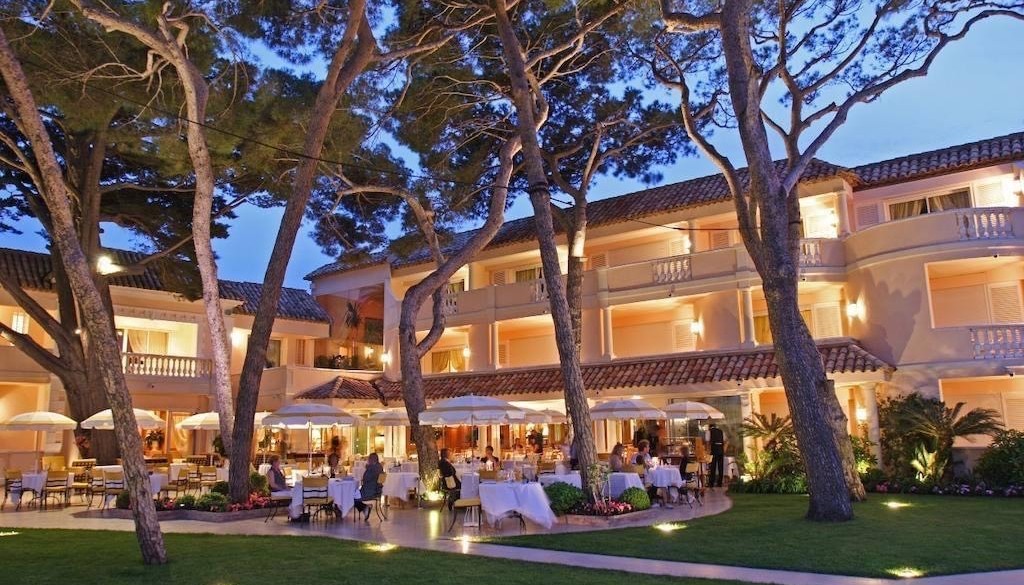 LA VAGUE D` OR: A TRIPLE TRIBUTE TO THE TREASURES OF THE MEDITERRANEAN BY ARNAUD DONCKELE | Globe-Eater