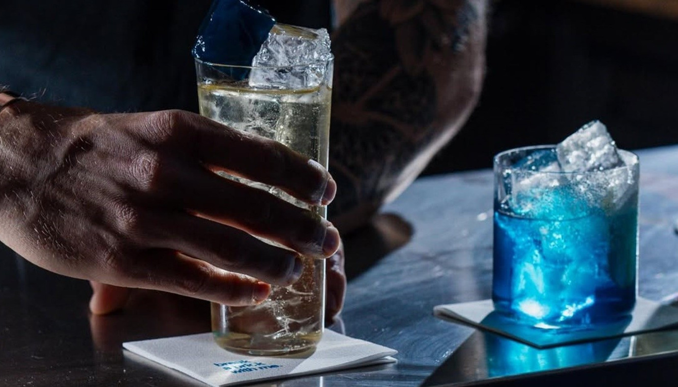 BLUE BRICK: THE ARCHITECTURE OF FINE DRINKING REDEFINES THE NIGHT ON DRAGATSANIOU STREET | The Bars